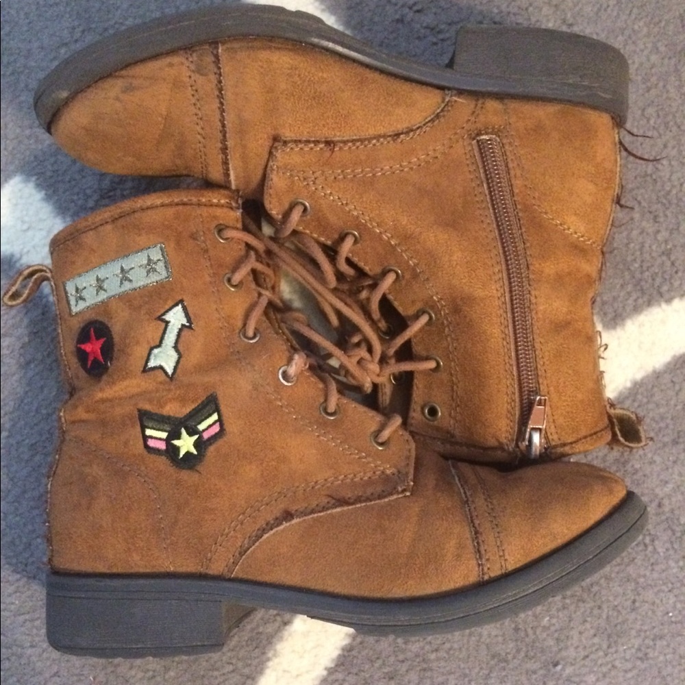 Girls size 3 side zip Steve Madden ankle booties.